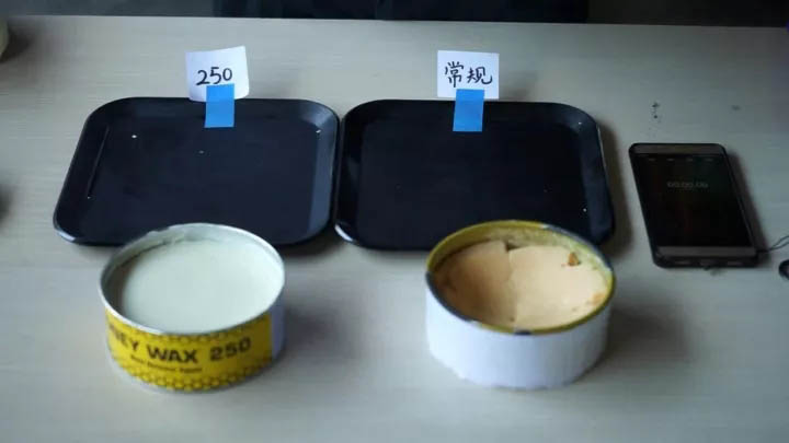 等待模具靜靜放置10-15分鐘，使脫模蠟充分滲透至模具表面