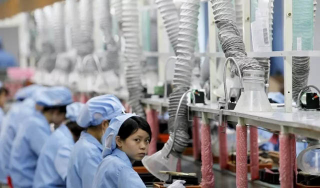 未來幾年，制造業(yè)、服務(wù)業(yè)等勞動密集型產(chǎn)業(yè)的招工將更加困難，勞動力成本也必將日益高漲