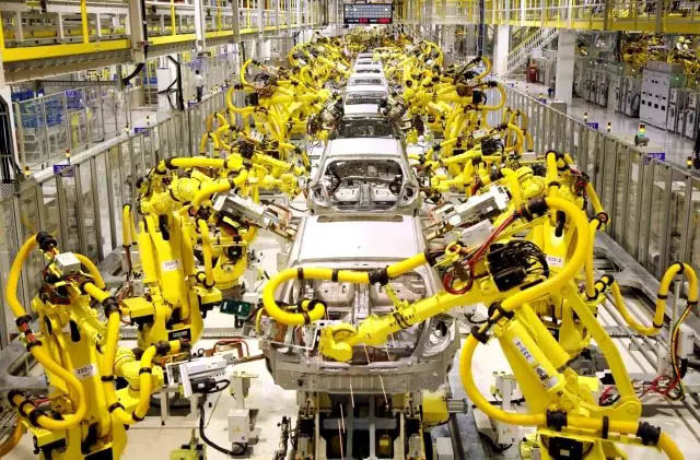 工業(yè)機器人已經(jīng)在汽車廠、船艇廠等工作場景證明了自己的價值