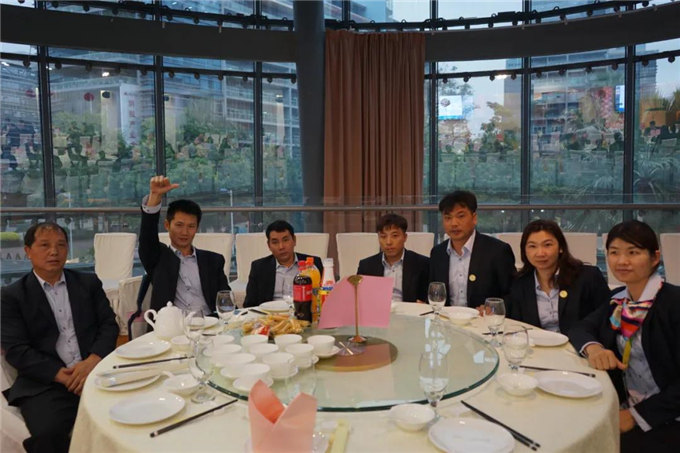 博皓家人們歡聚一堂，把酒言歡，開懷暢飲-4