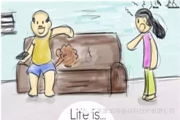 人生就是。。。 妻子已經(jīng)發(fā)火，你卻肆無忌憚地放屁“排毒氣”