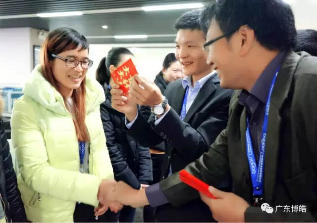 收到禮物的女神們心情就像被全世界寵愛著一般！