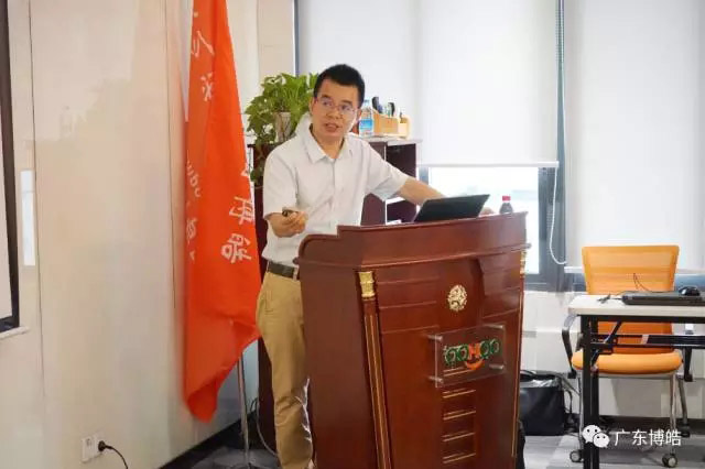 金陵力聯(lián)思有限公司工程師徐秀華講解《樹脂、膠衣產(chǎn)品知識(shí)及應(yīng)用》